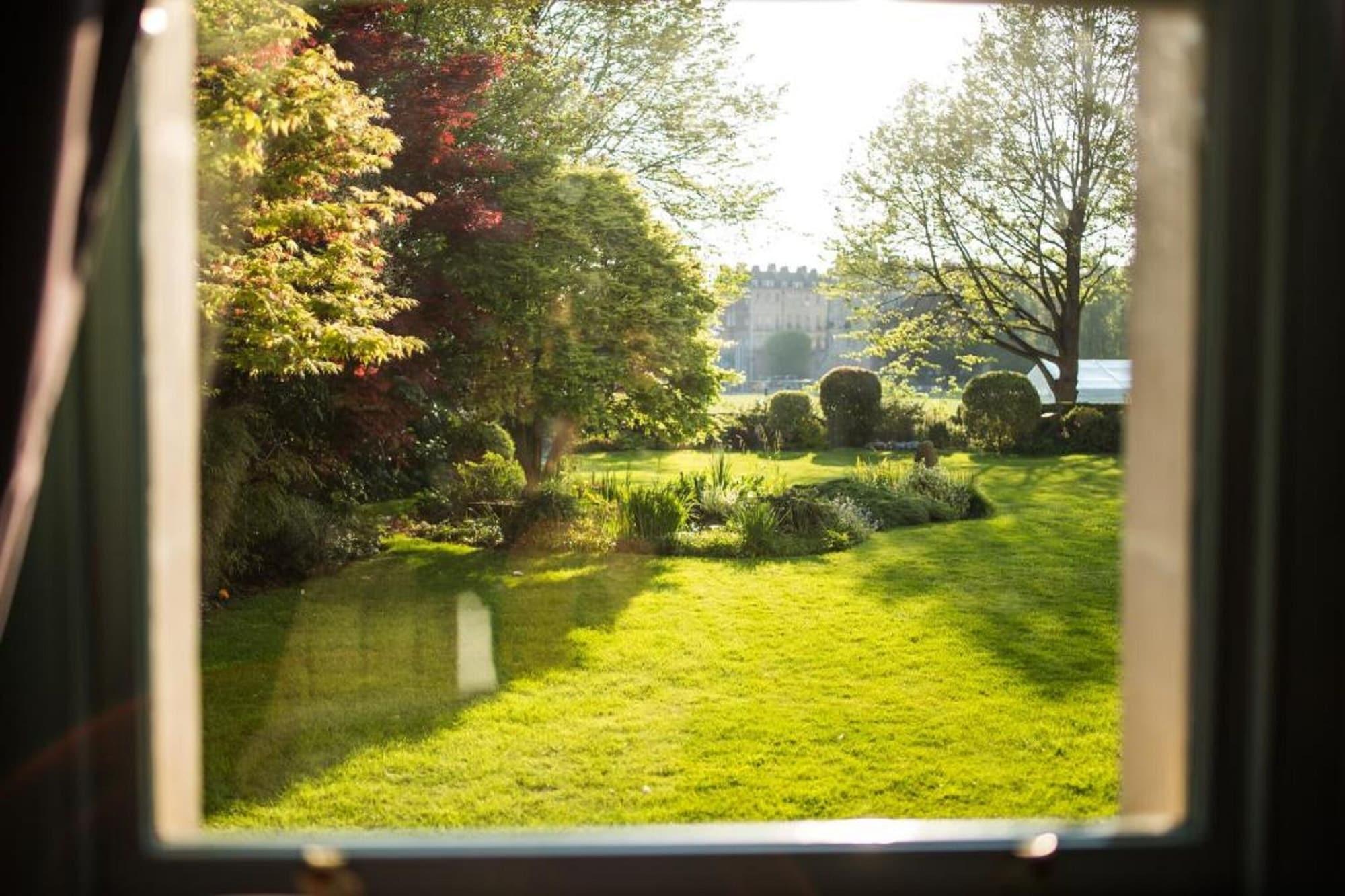 The Ayrlington Guesthouse Bath Exterior foto The garden of the house