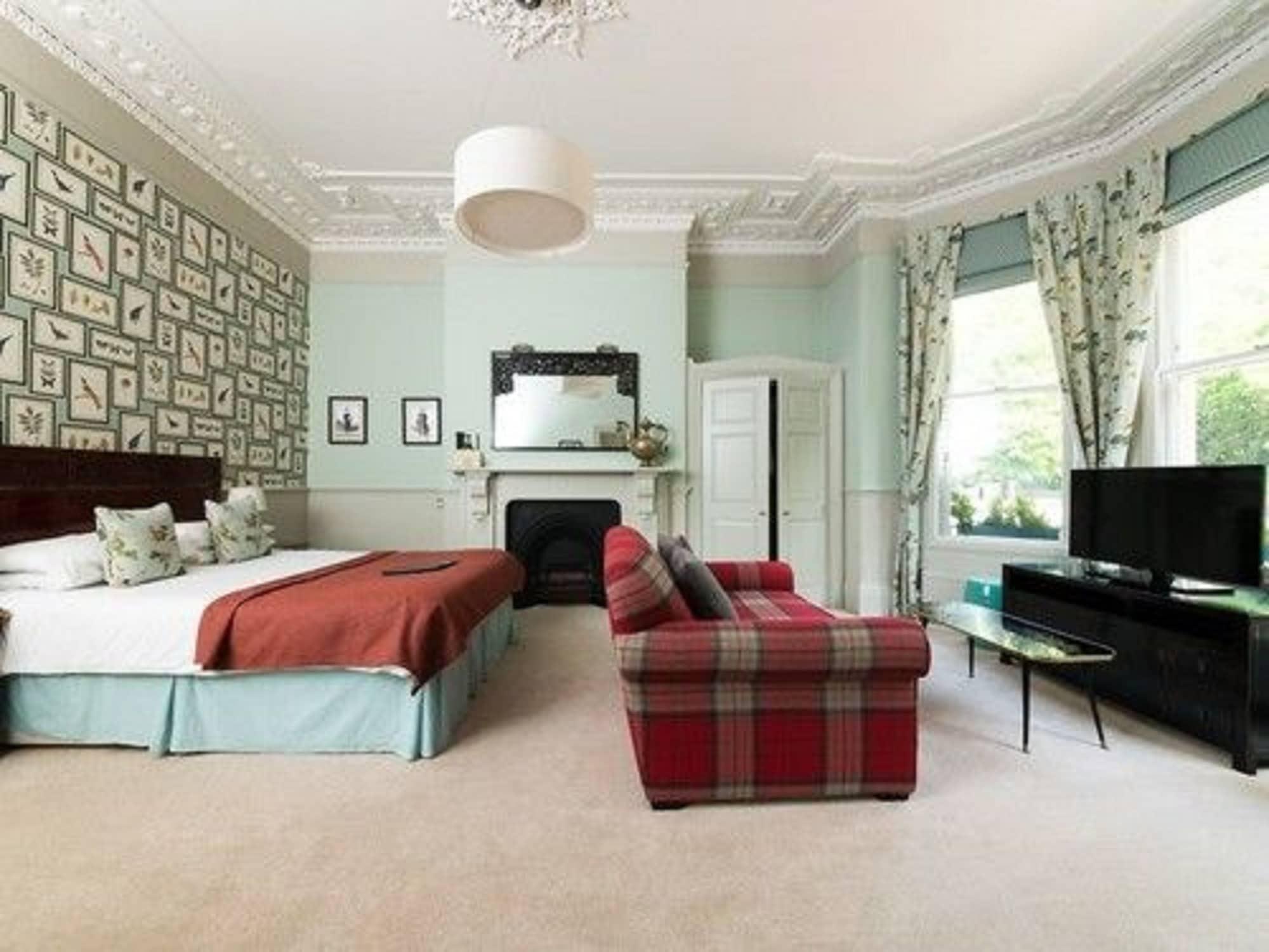 The Ayrlington Guesthouse Bath Exterior foto A bedroom at the hotel
