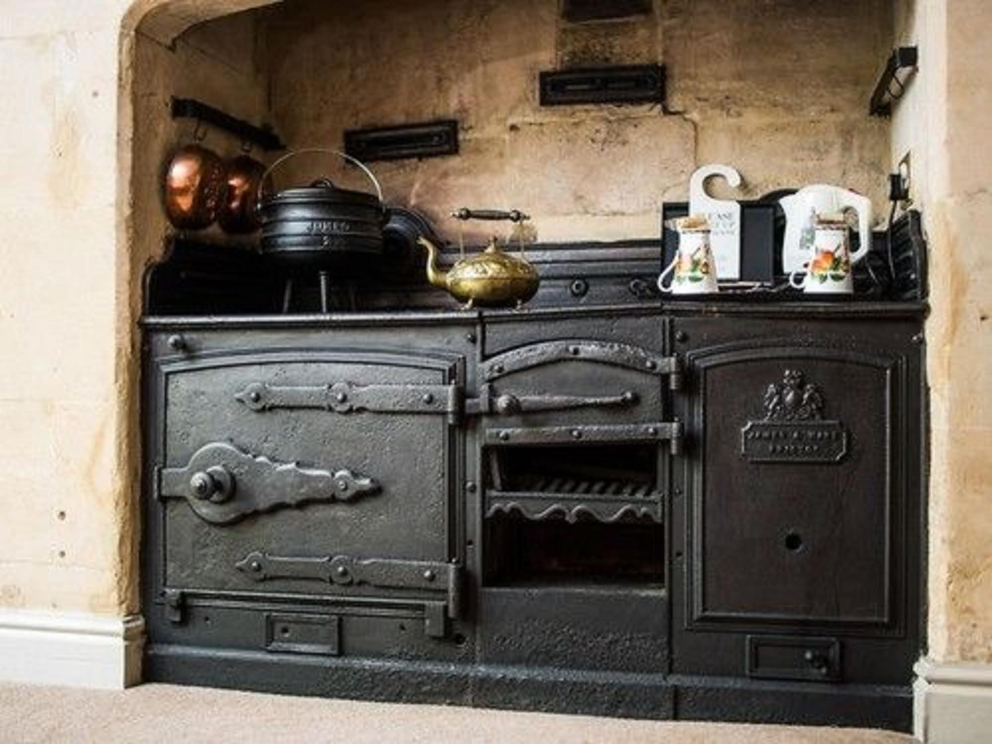The Ayrlington Guesthouse Bath Exterior foto A wood-burning AGA cooker