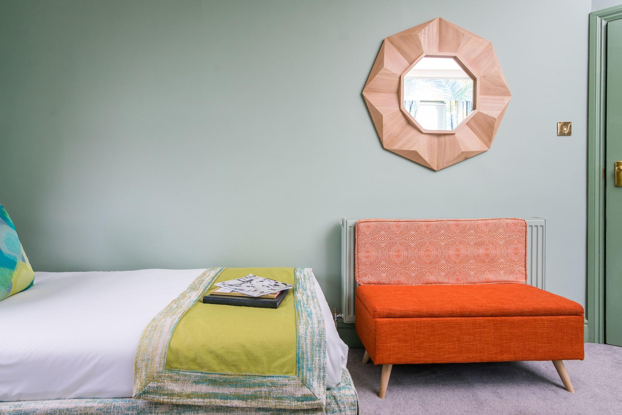 The Ayrlington Guesthouse Bath Exterior foto A bedroom at the Standard East Village