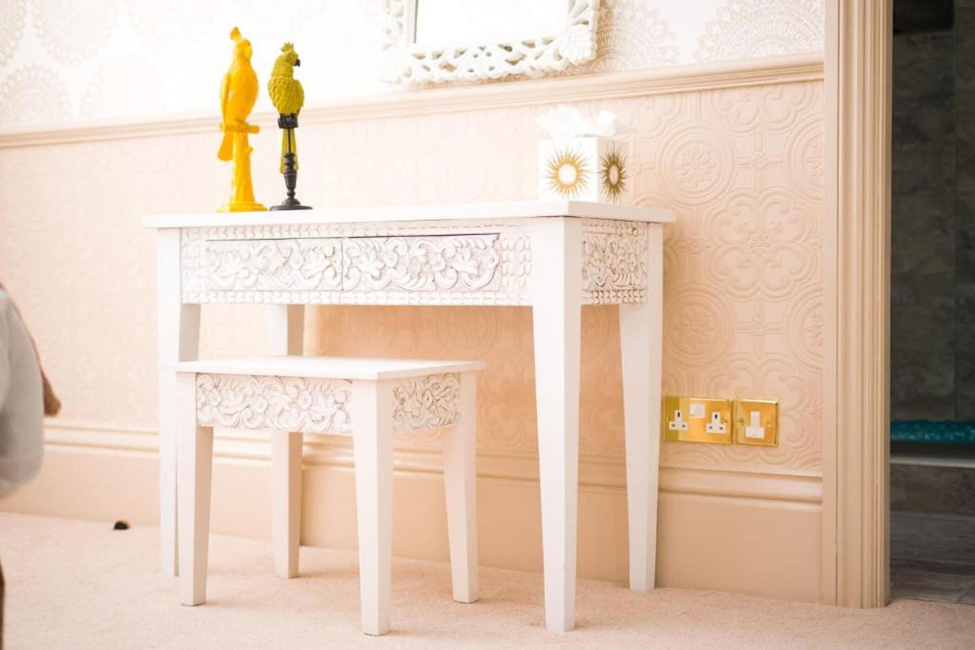 The Ayrlington Guesthouse Bath Exterior foto A dressing table