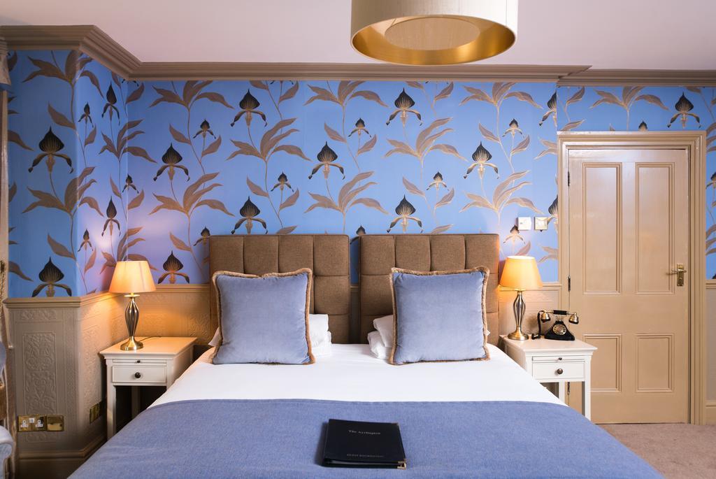 The Ayrlington Guesthouse Bath Exterior foto A bedroom at The Swan