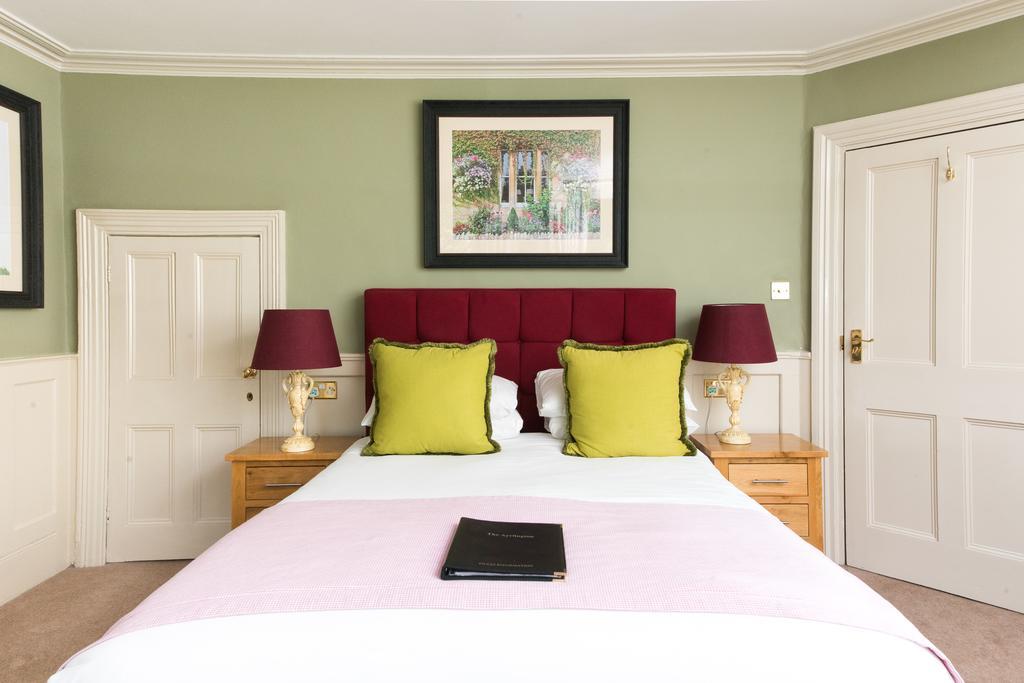 The Ayrlington Guesthouse Bath Exterior foto A bedroom at the hotel