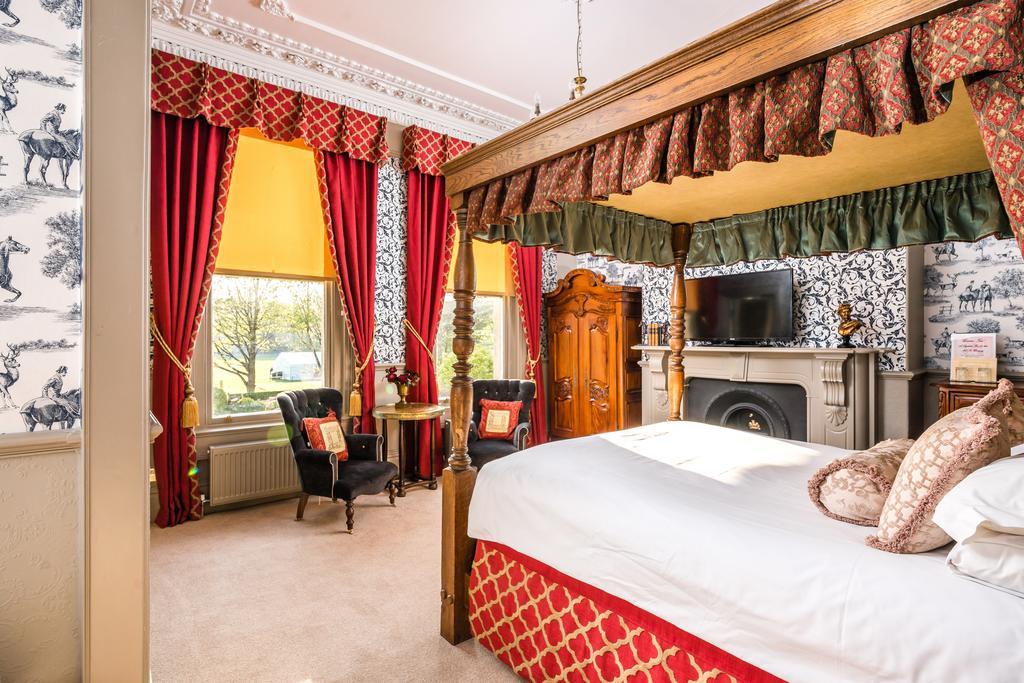 The Ayrlington Guesthouse Bath Exterior foto The bedroom of the hotel's original owner, Sir Edward Richard Henry