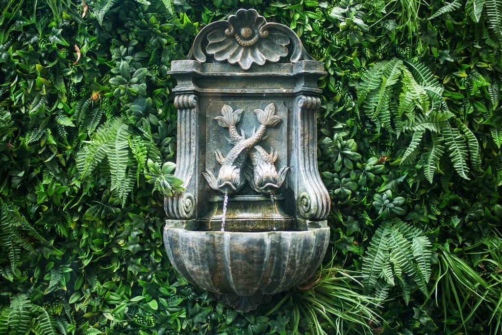 The Ayrlington Guesthouse Bath Exterior foto Fountain in the garden