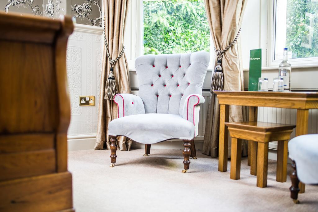 The Ayrlington Guesthouse Bath Exterior foto The White Chair