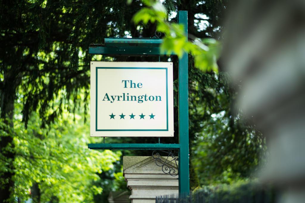 The Ayrlington Guesthouse Bath Exterior foto The sign at the entrance to the hotel