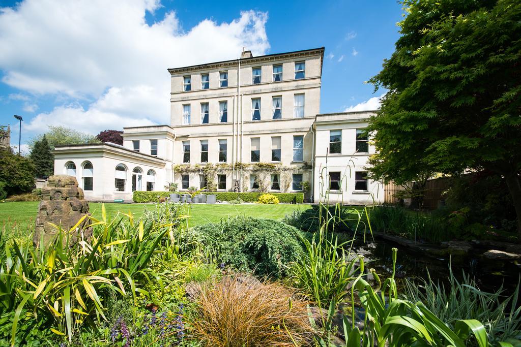 The Ayrlington Guesthouse Bath Exterior foto The former St. Luke's Hospital, now the St. Luke's Foundation