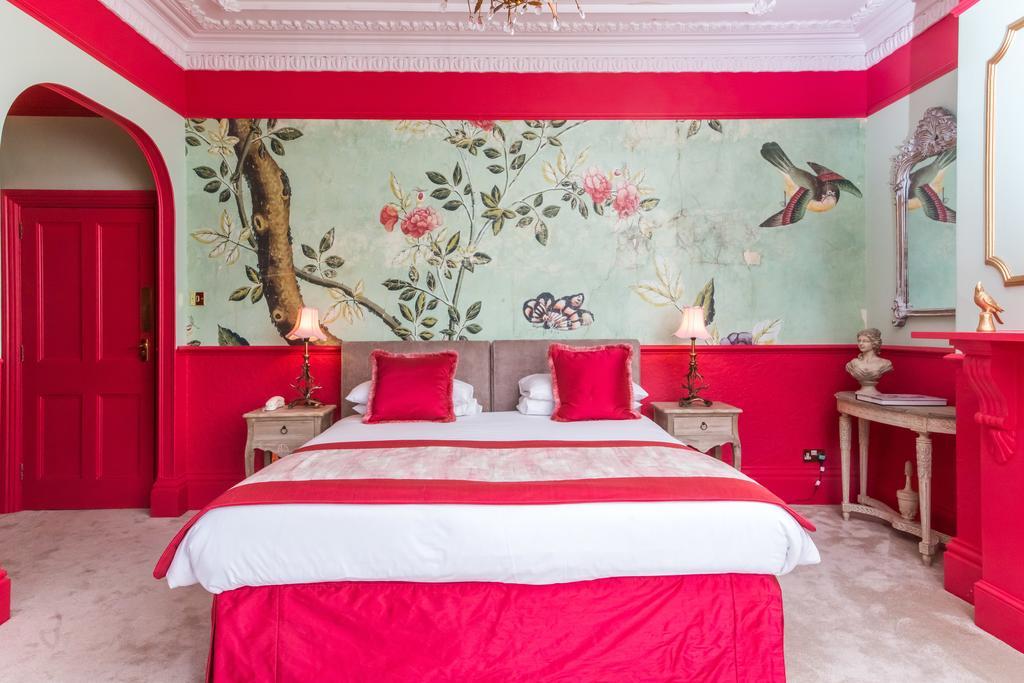 The Ayrlington Guesthouse Bath Exterior foto A room at the Mandarin Oriental