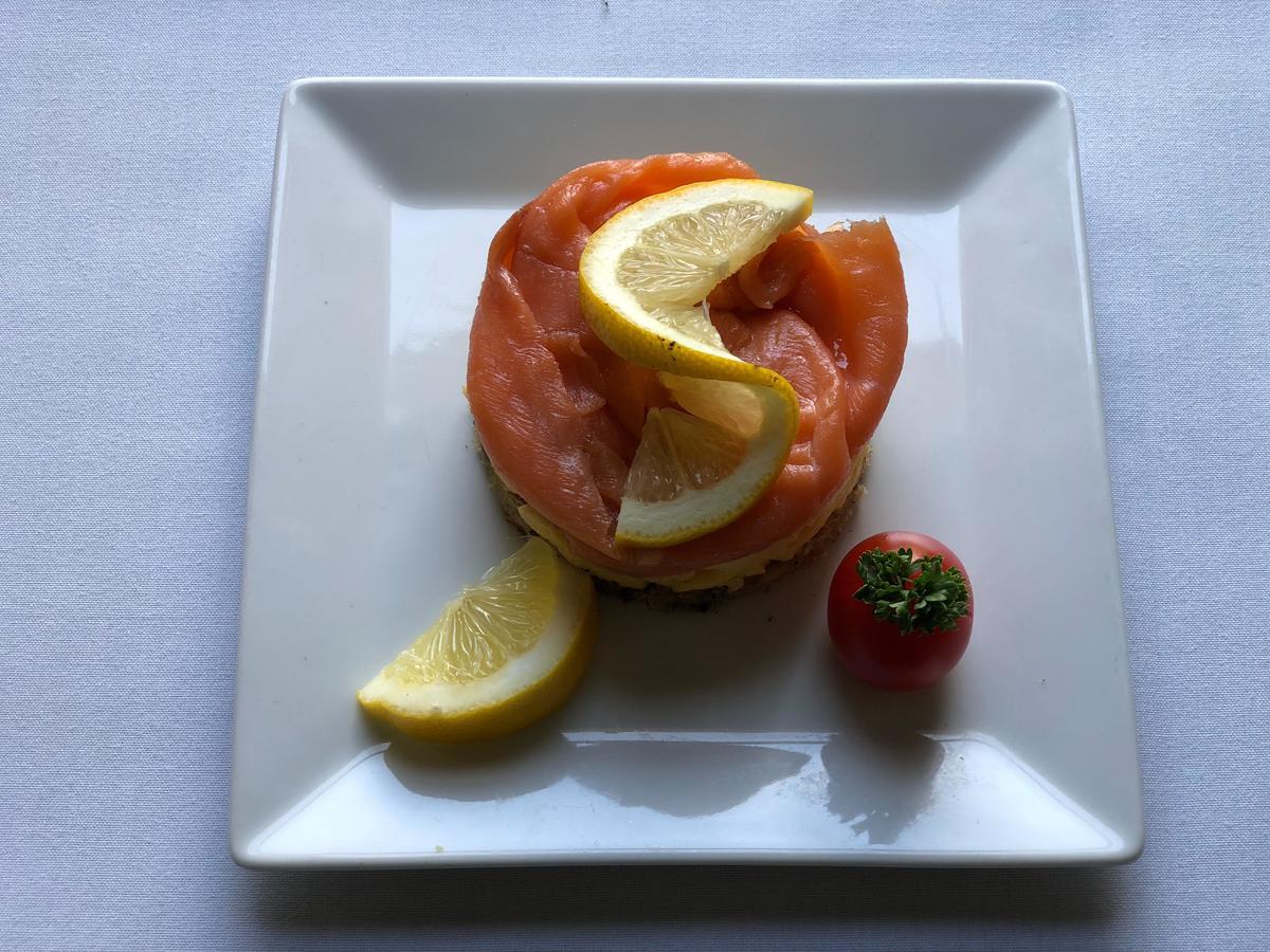The Ayrlington Guesthouse Bath Exterior foto Salmon and lemon